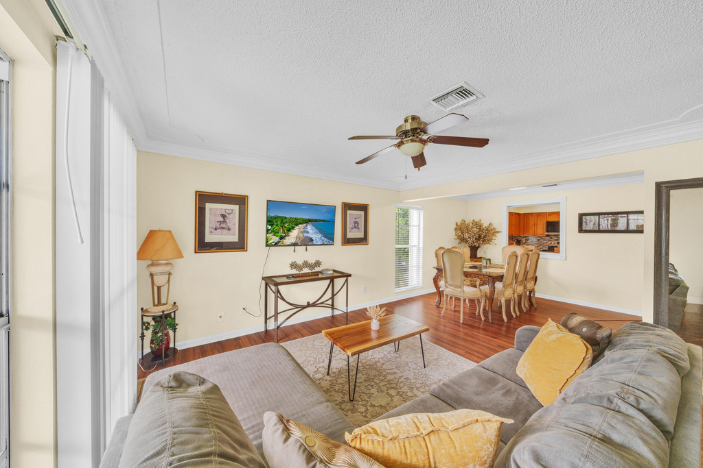1350 Riverside Circle - Photo 5