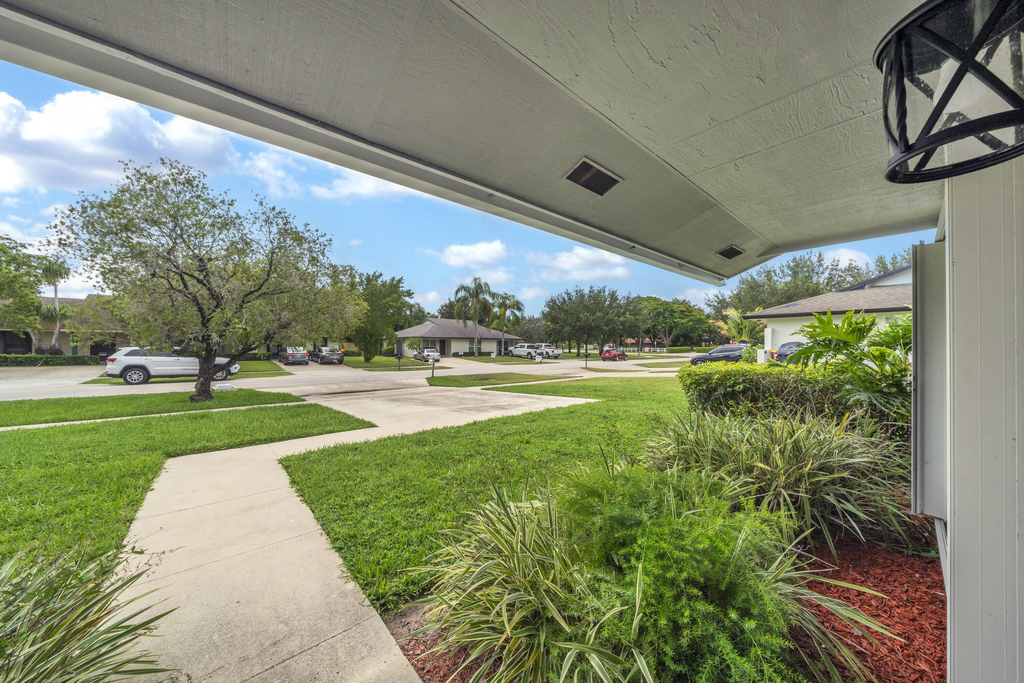 1350 Riverside Circle - Photo 36