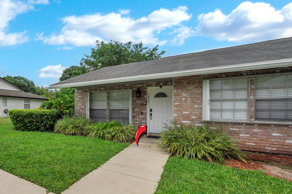 1350 Riverside Circle - Photo 2