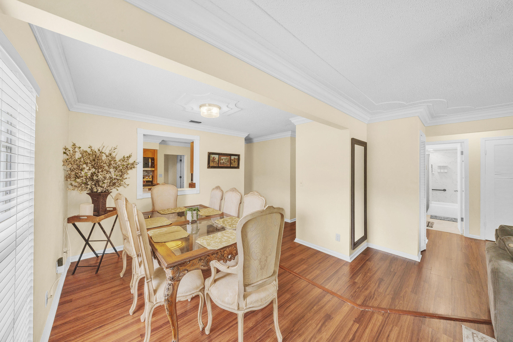 1350 Riverside Circle - Photo 7