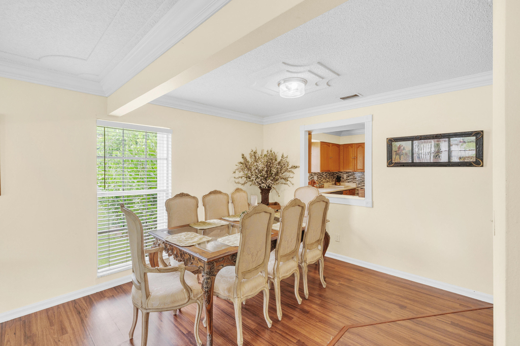 1350 Riverside Circle - Photo 6