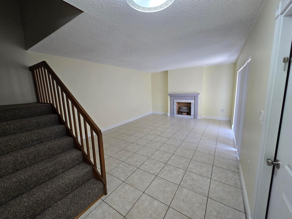3232 Meridian Way N - Photo 2