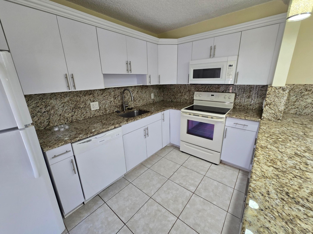 3232 Meridian Way N - Photo 6