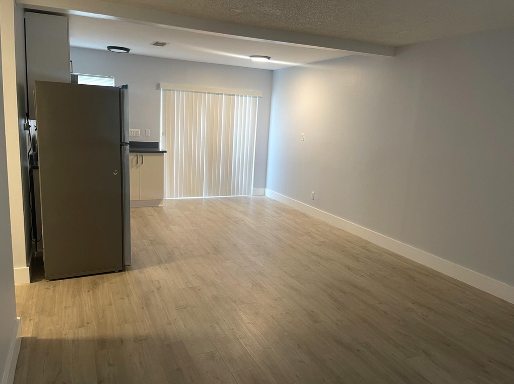 780 Ne 46th Court - Photo 3