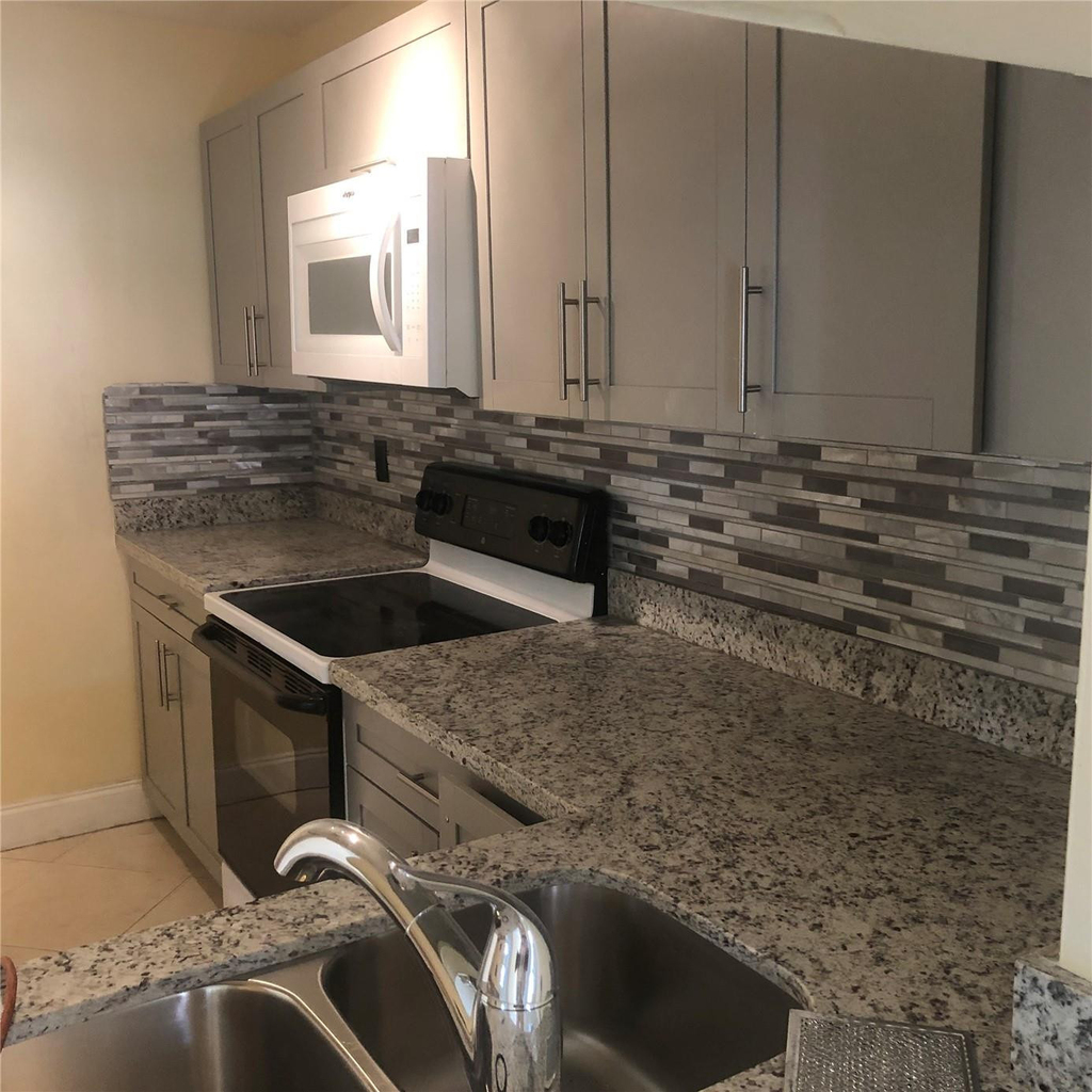 10019 Nw 4th Street - Photo 2