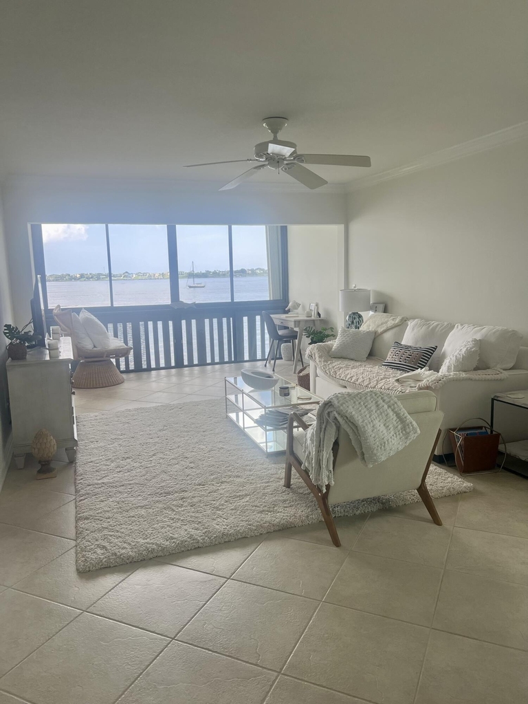 175 Se Saint Lucie Boulevard - Photo 1