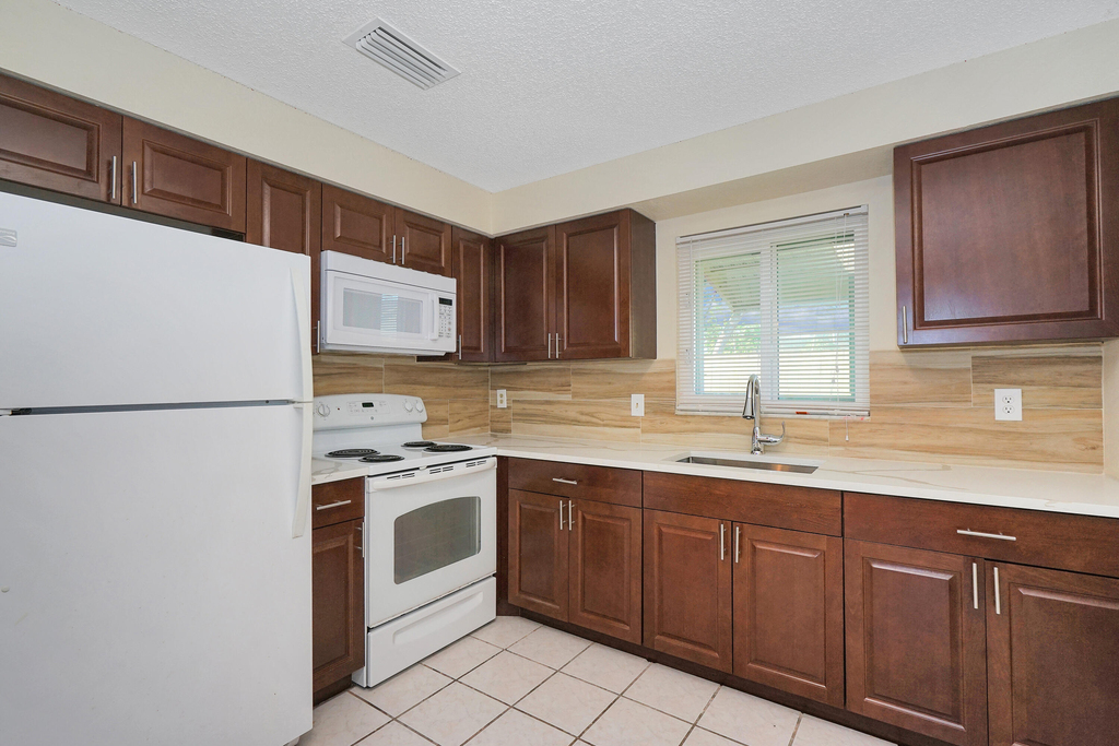 2716 Sw 46th Street - Photo 0