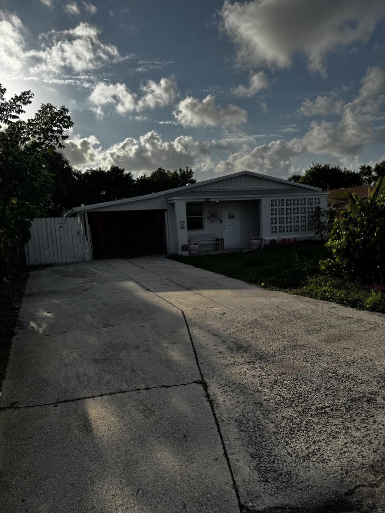 608 Ne 2nd - Photo 0