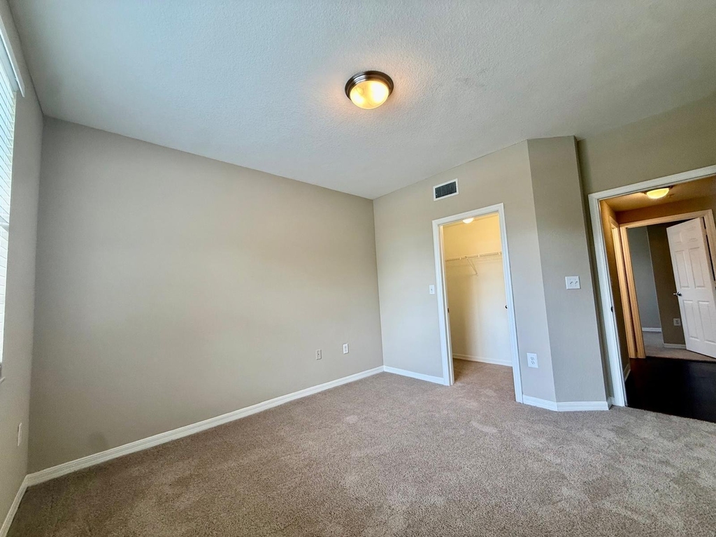 15145 Michelangelo Boulevard - Photo 10