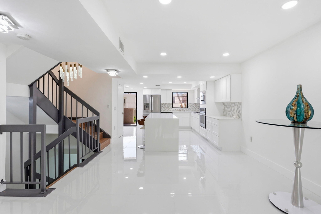 1222 Hillsboro Mile - Photo 14