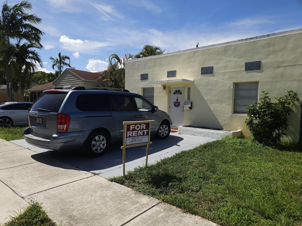 1639 Hayes Street - Photo 2