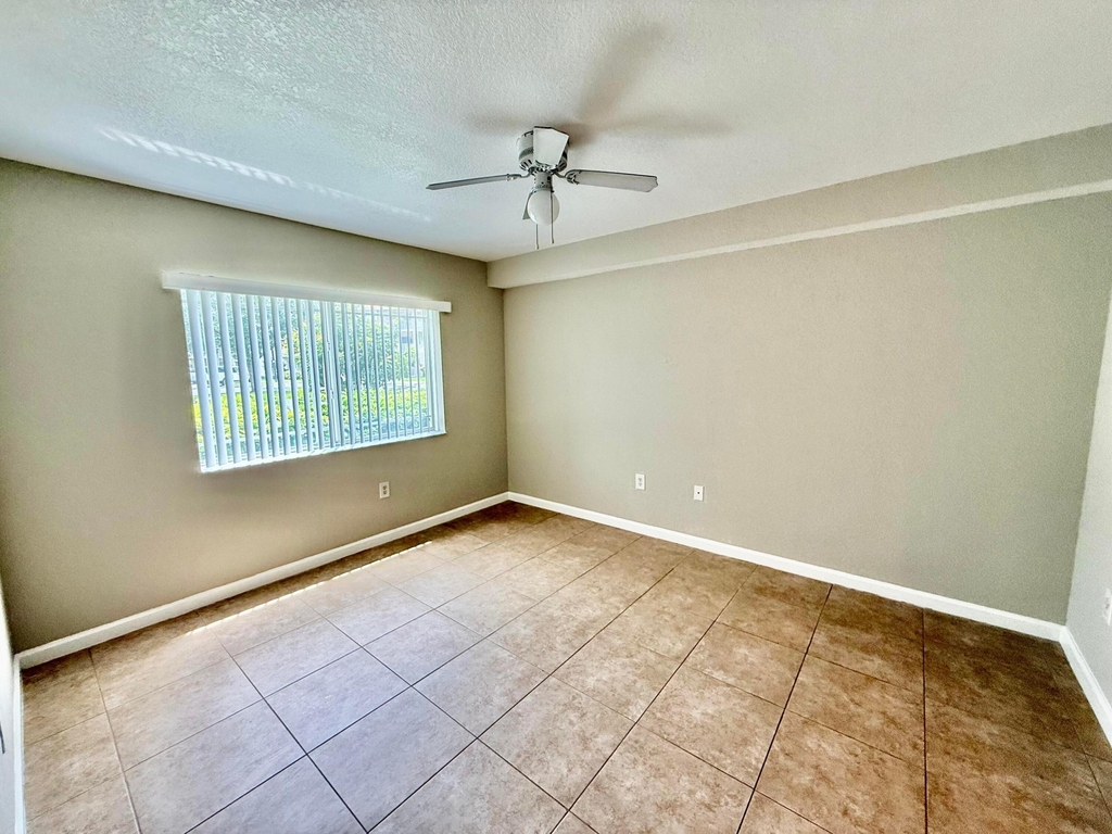 181 Sw Palm Drive - Photo 9