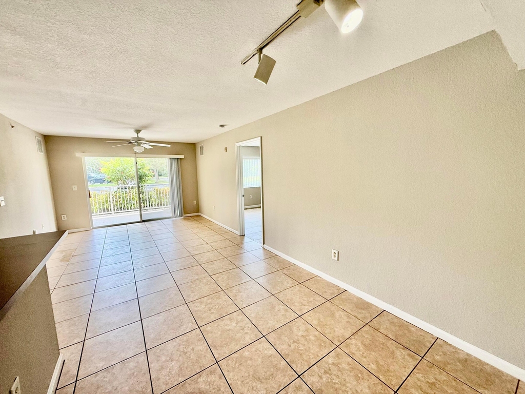 181 Sw Palm Drive - Photo 4
