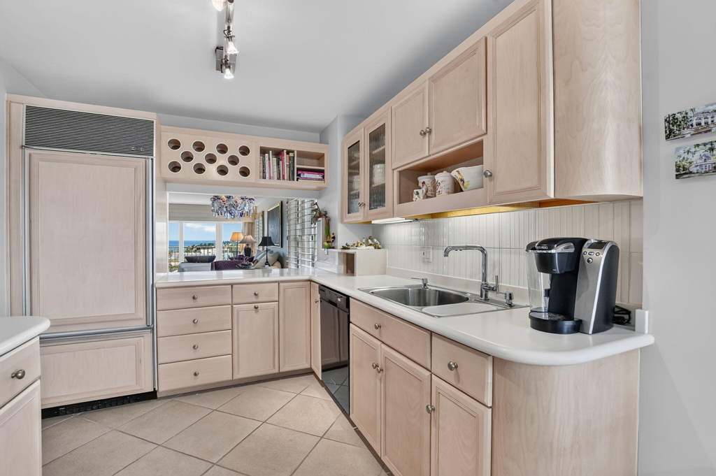 1021 Hillsboro Mile - Photo 12