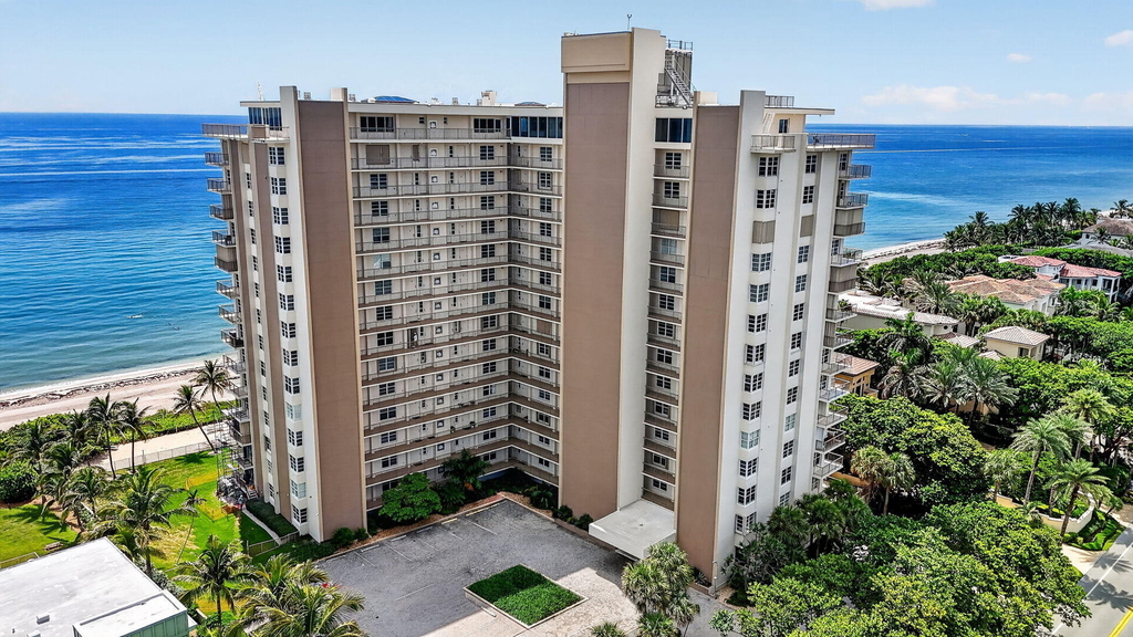 1021 Hillsboro Mile - Photo 1
