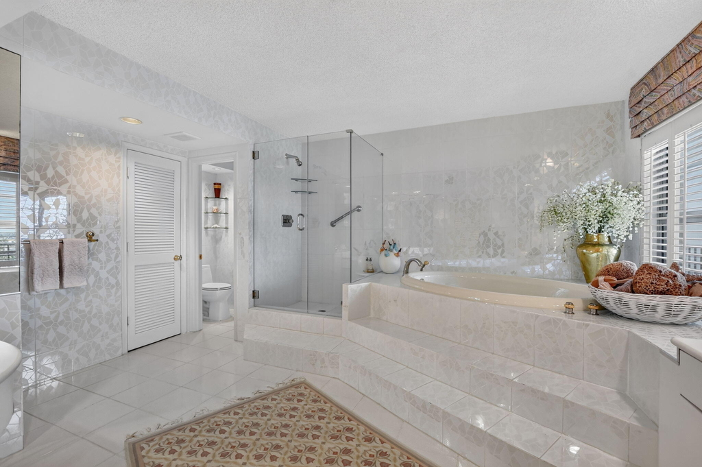 1021 Hillsboro Mile - Photo 32