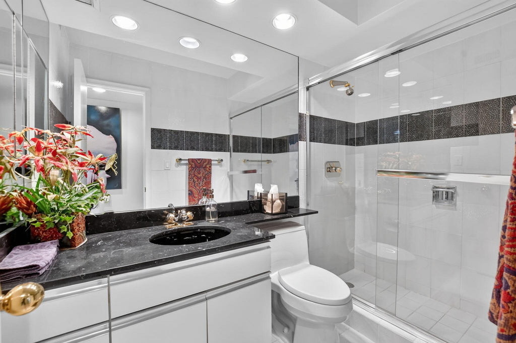 1021 Hillsboro Mile - Photo 39