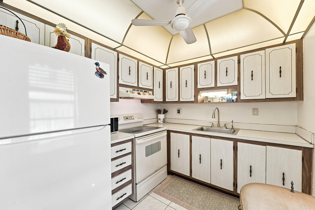246 Normandy Lane - Photo 7