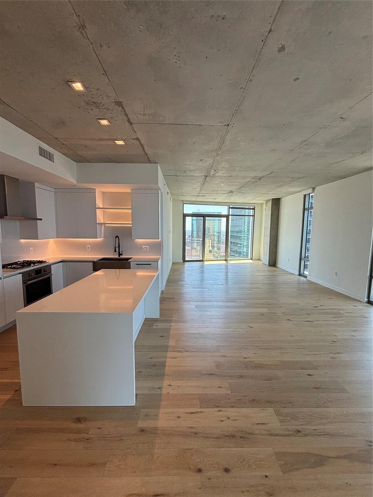 1801 N Pearl Street - Photo 2