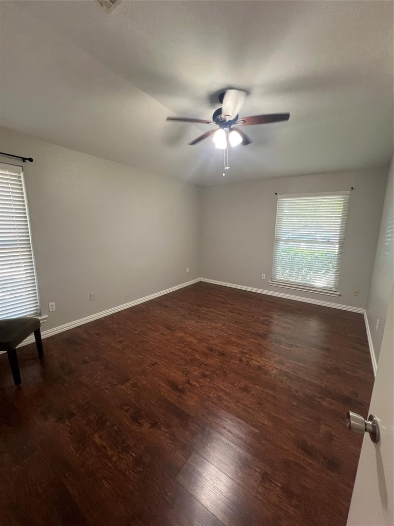 1001 Stableway Lane - Photo 4