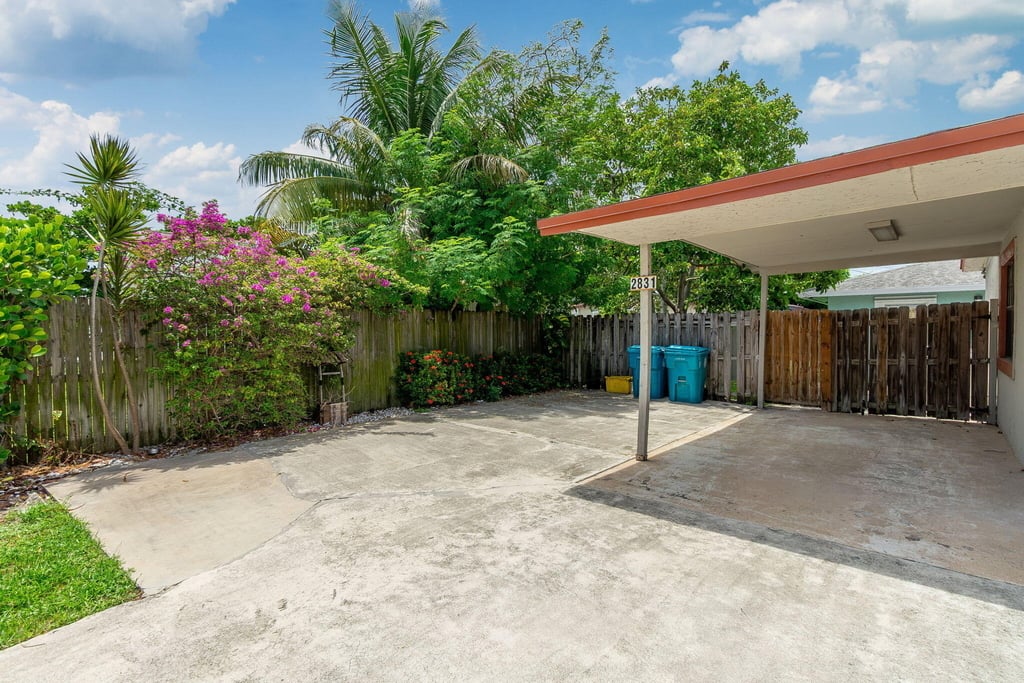 2831 N Seacrest Boulevard - Photo 9