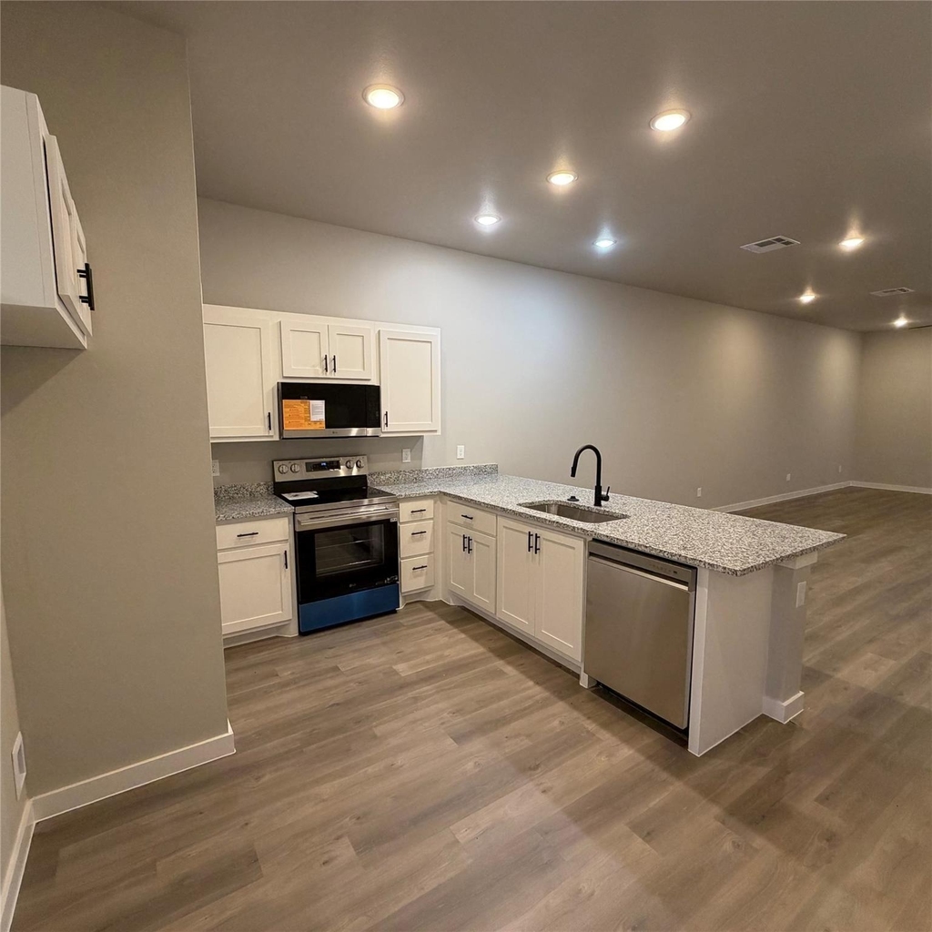 518 Colorado Street - Photo 2
