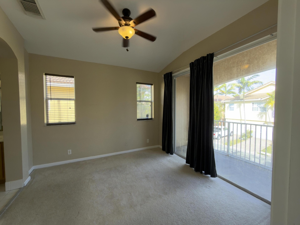 1712 Carvelle Drive - Photo 3