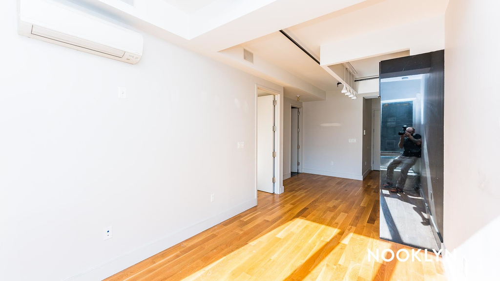 880 Dekalb Ave - Photo 2