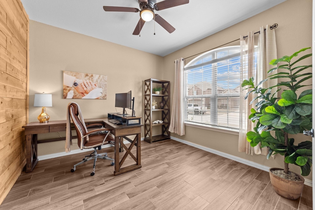 910 Black Hawk Drive - Photo 4