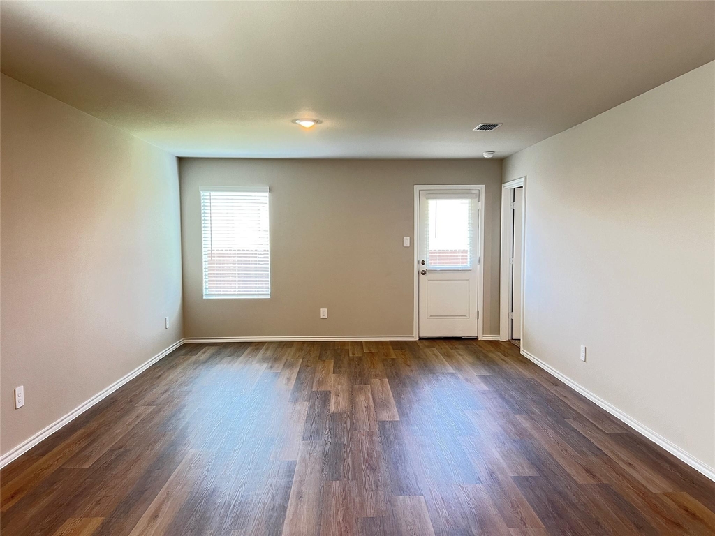 5557 Rollins Drive - Photo 4