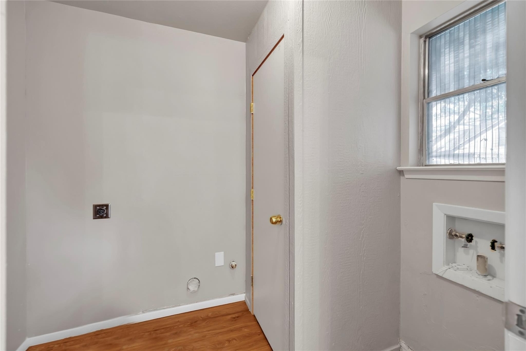 1220 Farnham Court E - Photo 14