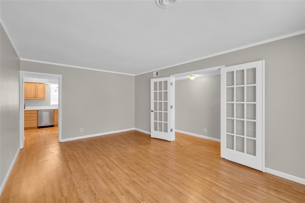 1220 Farnham Court E - Photo 6