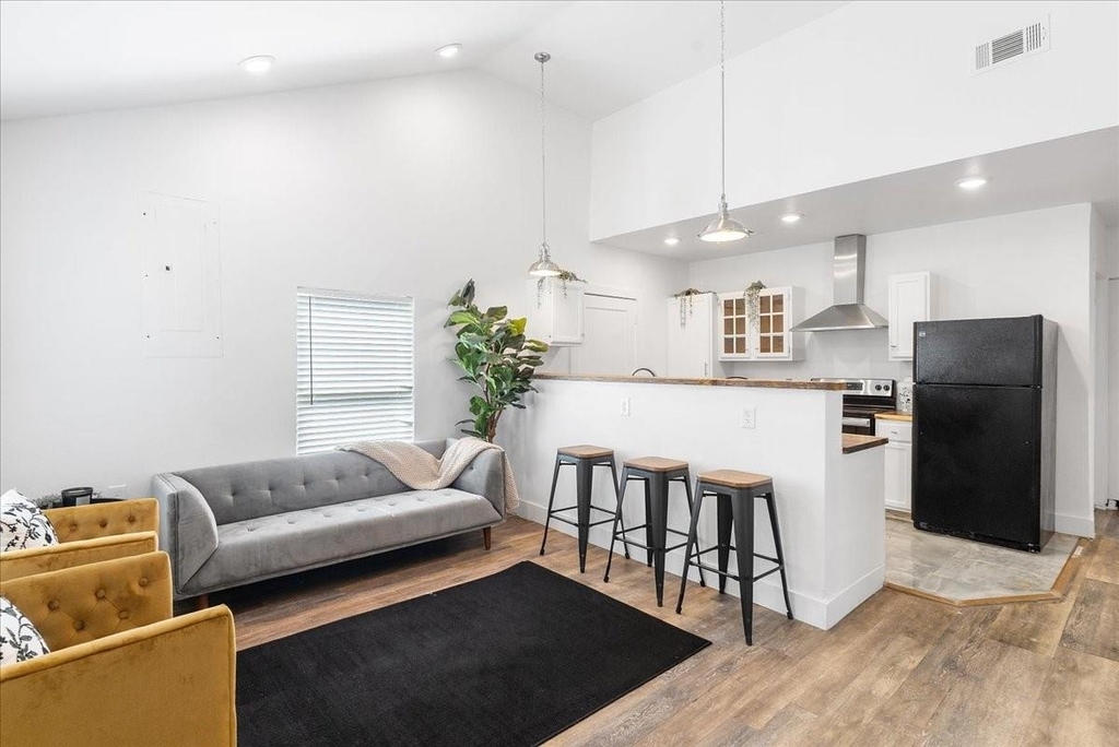 2635 Carpenter Avenue - Photo 3