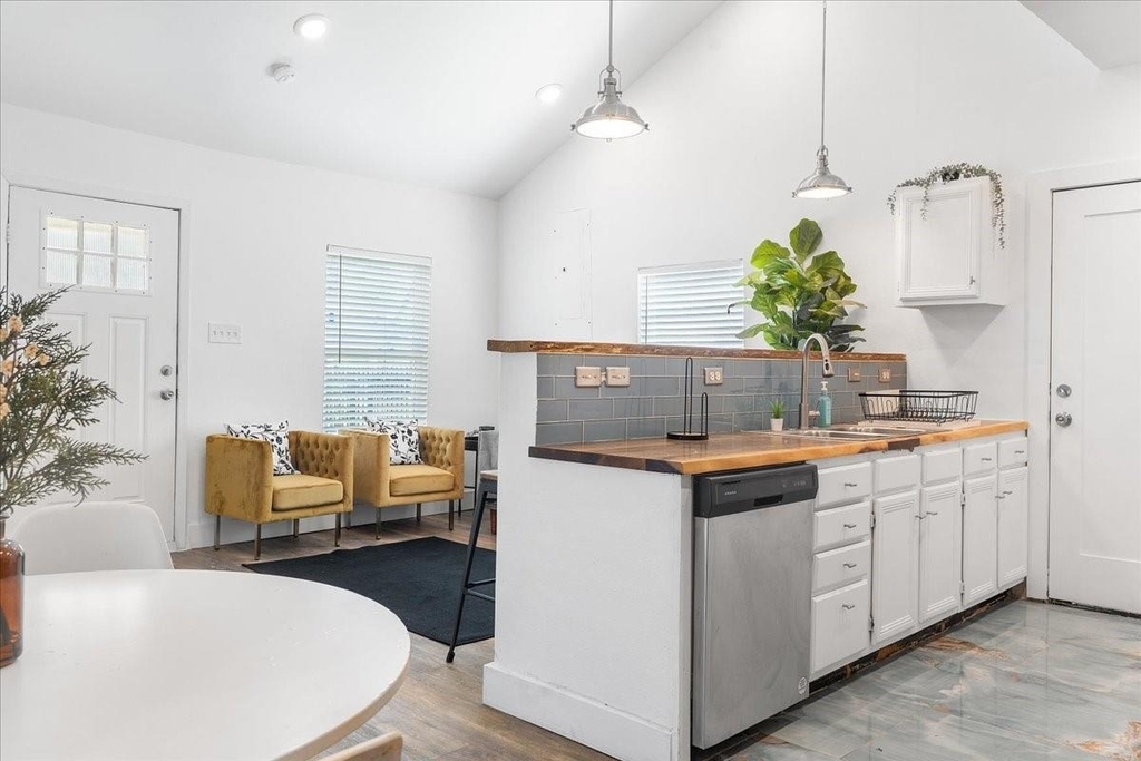 2635 Carpenter Avenue - Photo 7