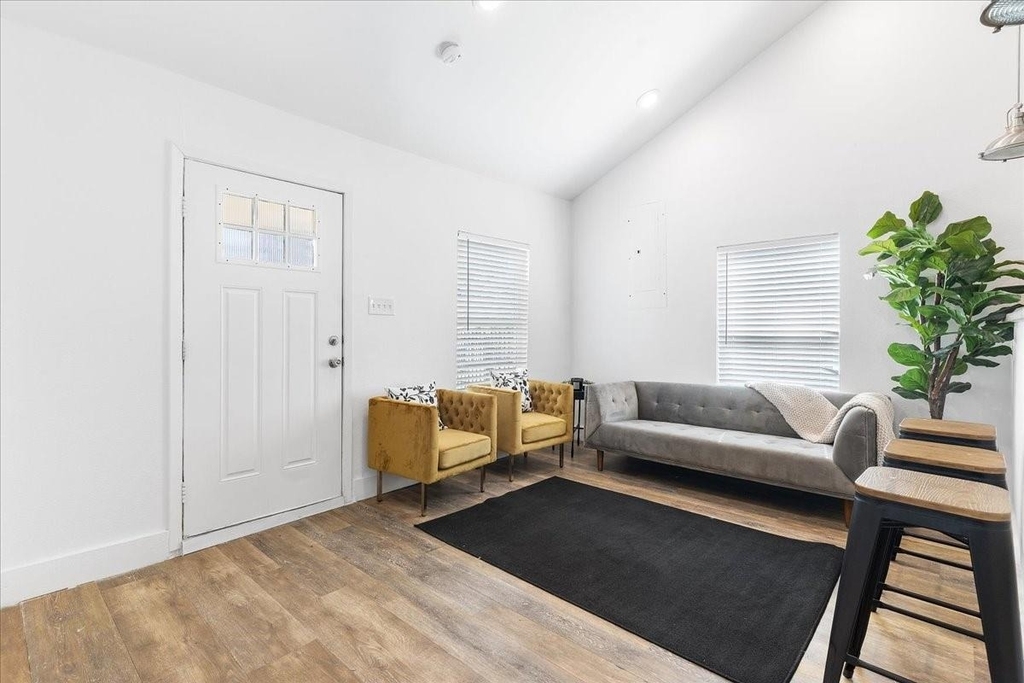 2635 Carpenter Avenue - Photo 4