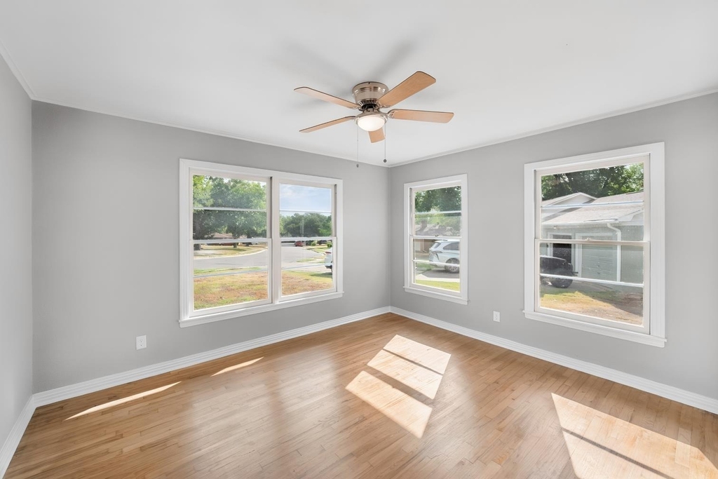 2922 College Circle - Photo 15