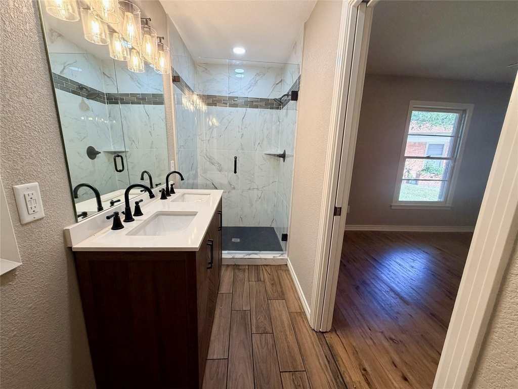 2922 College Circle - Photo 3