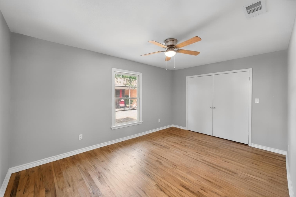 2922 College Circle - Photo 21