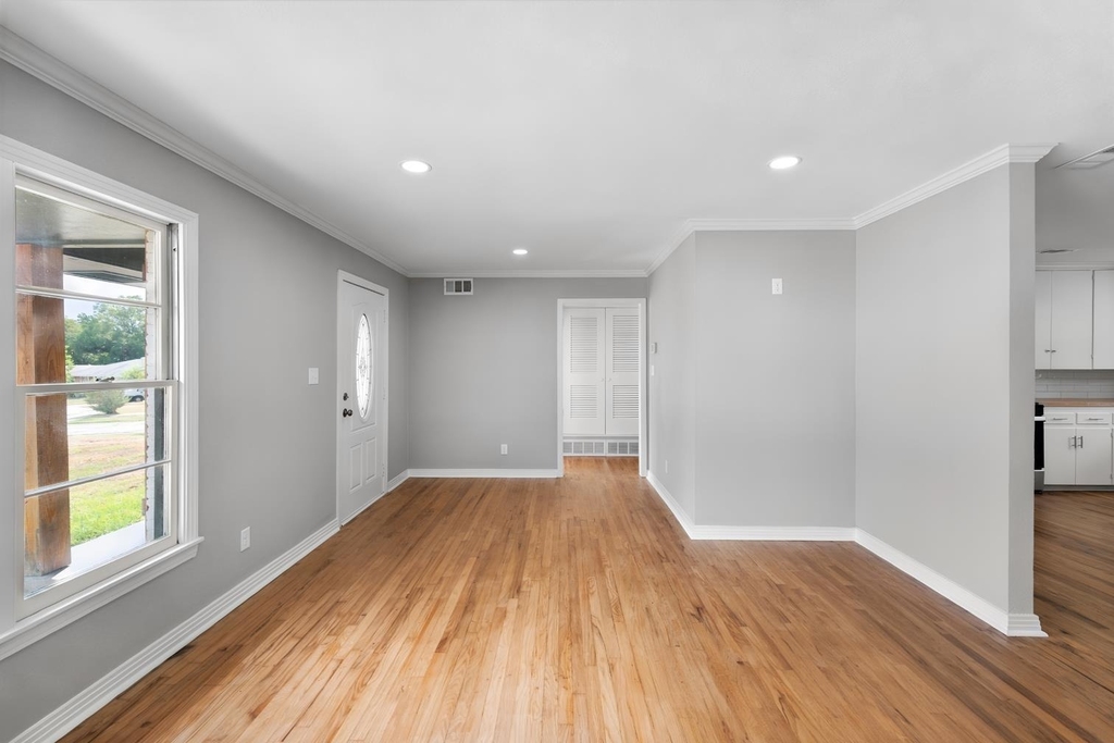 2922 College Circle - Photo 14