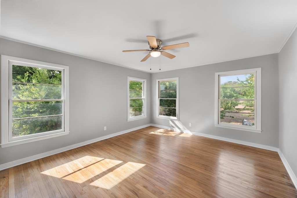 2922 College Circle - Photo 19