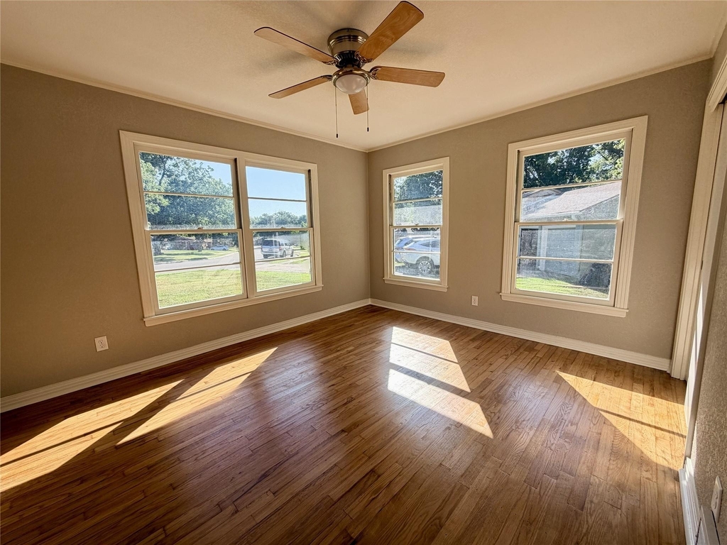 2922 College Circle - Photo 8