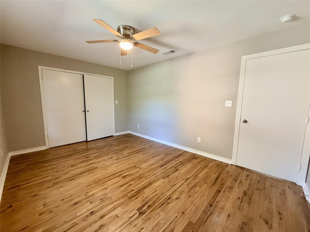 2922 College Circle - Photo 2