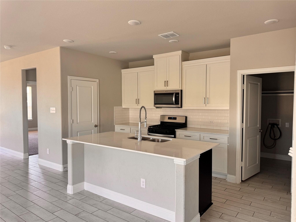 804 Sicily Boulevard - Photo 5