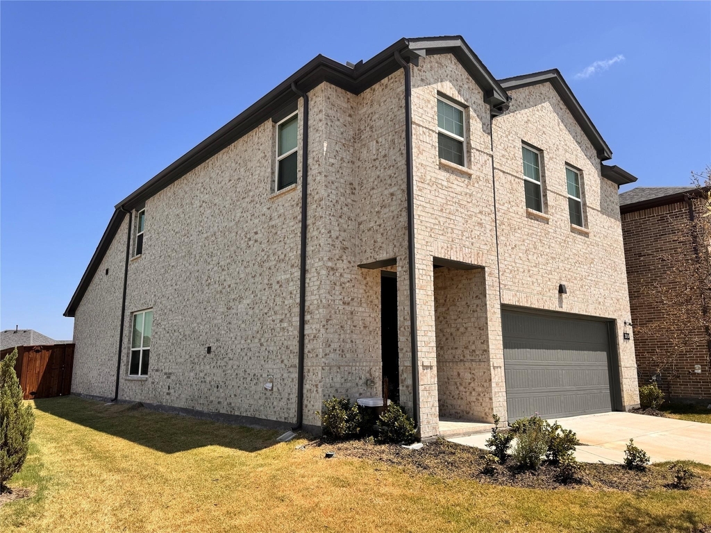 804 Sicily Boulevard - Photo 2