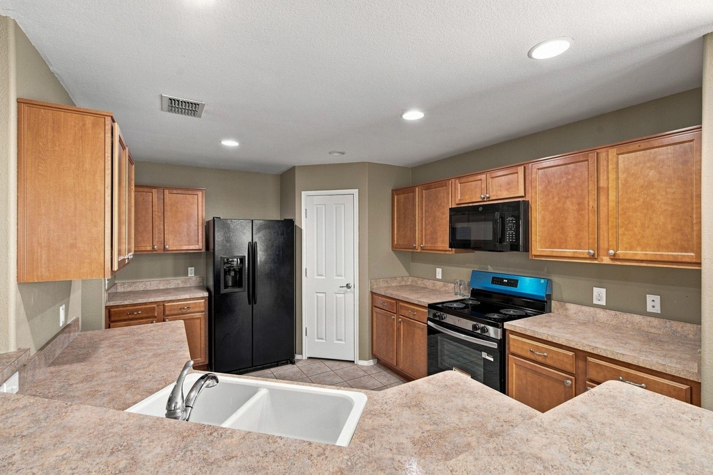 4521 Sheldon Trail - Photo 10