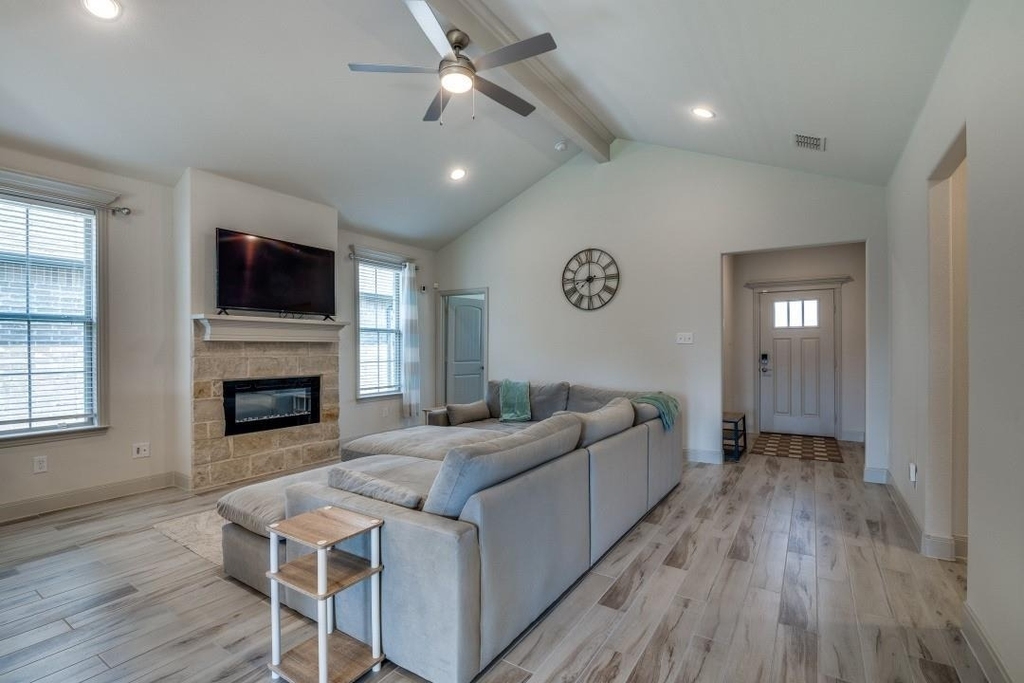 248 Braves Way - Photo 2