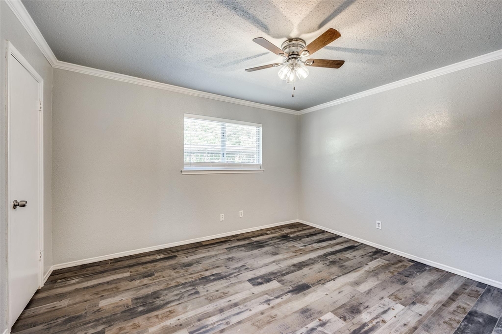 5053 Les Chateaux Drive - Photo 9