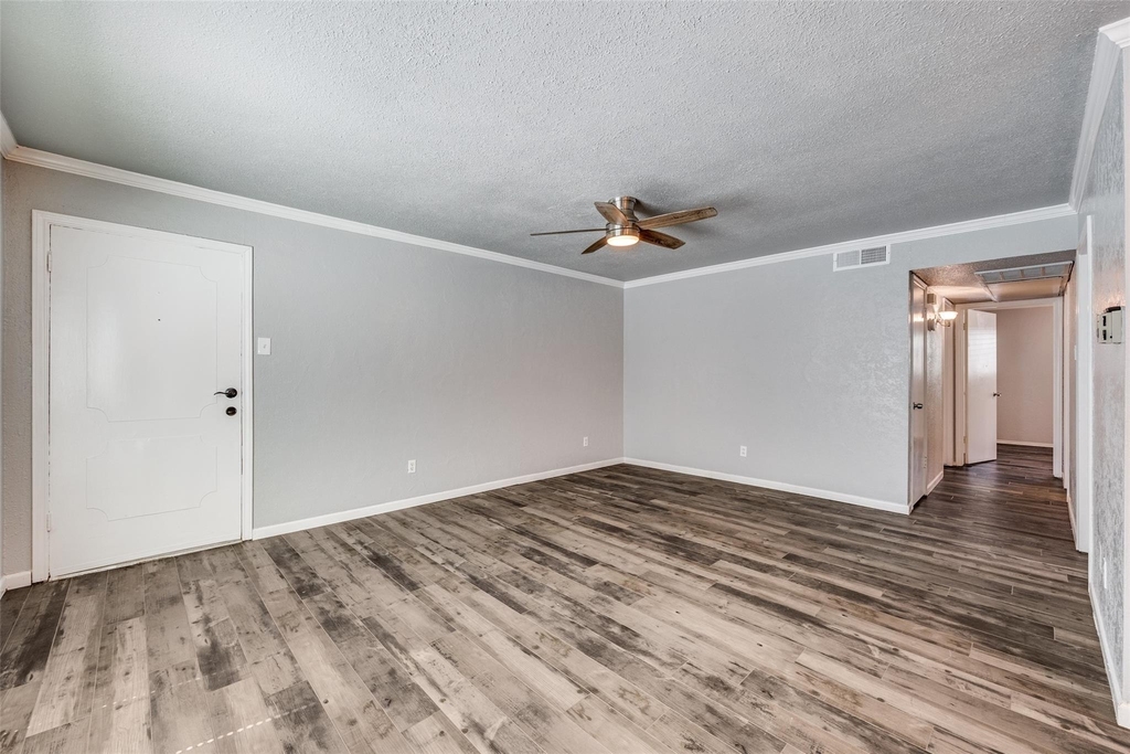 5053 Les Chateaux Drive - Photo 1