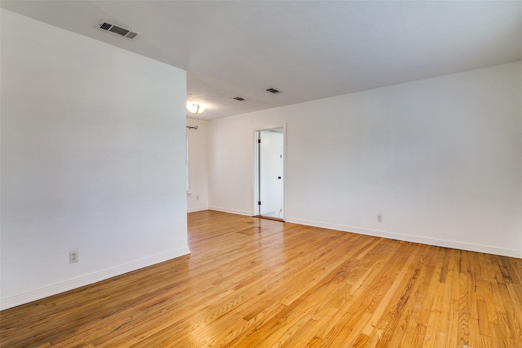 214 S Clark Street - Photo 5