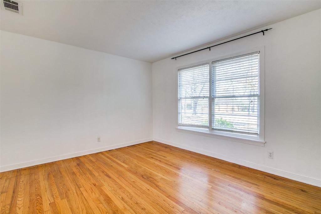 214 S Clark Street - Photo 4